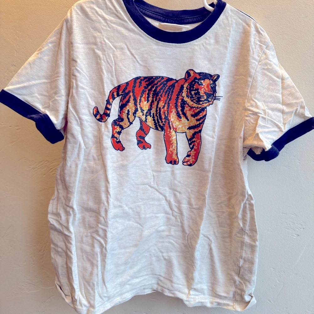 Boys Hanna Andersson soft cotton logo T shirt Tiger detail, size 140 cm size 10